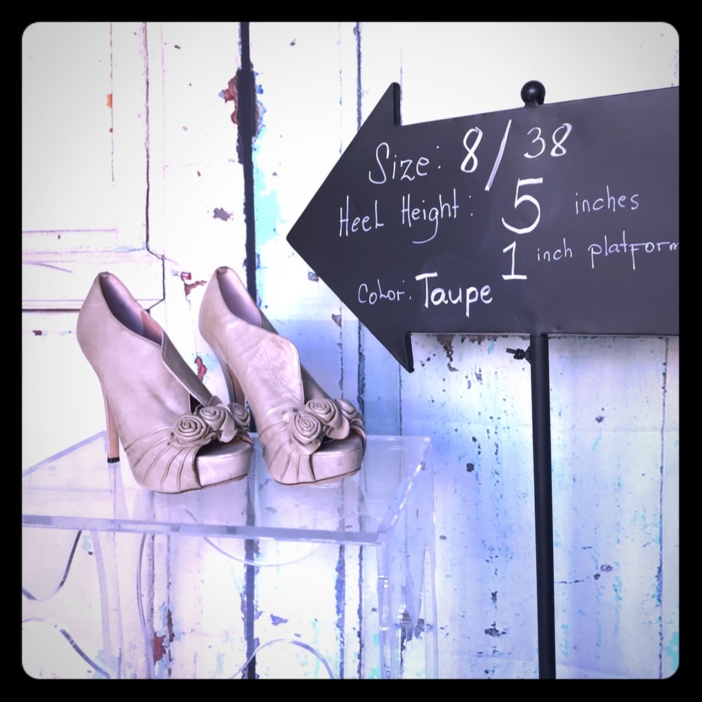 VINCE CAMUTO heels